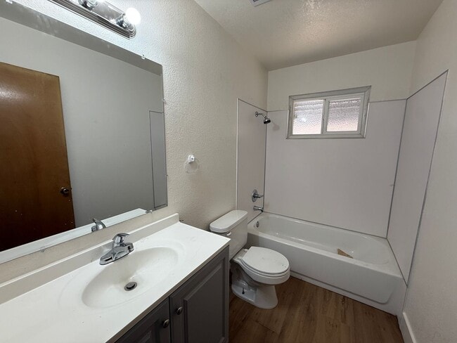 Building Photo - 8945 Plaza Park Dr