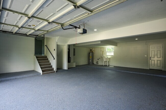 Building Photo - 718 Mendoza Dr