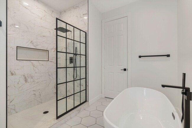 Building Photo - 2502 N Dixie Hwy