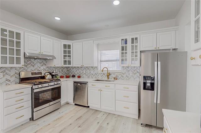 Primary Photo - 829 Lake Bluff Dr