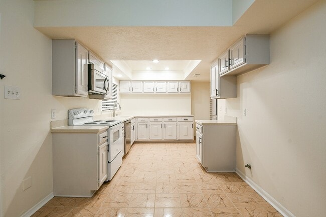 Building Photo - 26 Yewleaf Rd