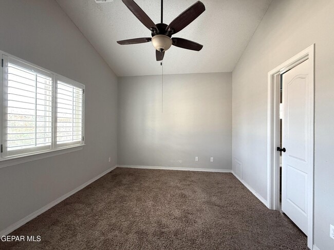 Building Photo - 3729 Loma Brisa Dr