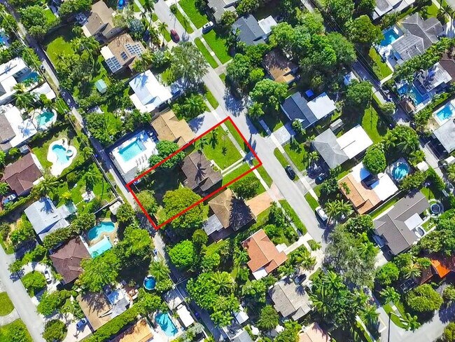 Building Photo - 1535 Plunkett St