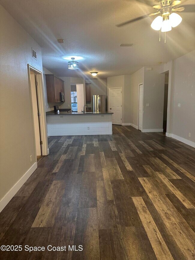Building Photo - 2823 Glenridge Cir