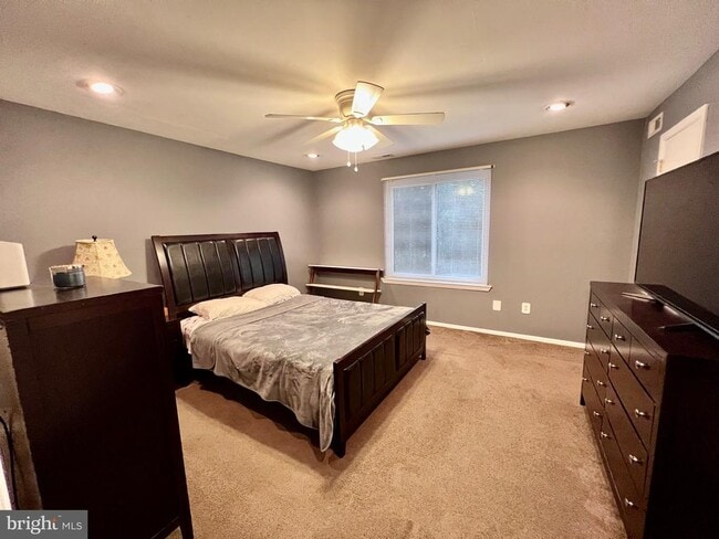 Building Photo - 4204B Aberdeen Dr