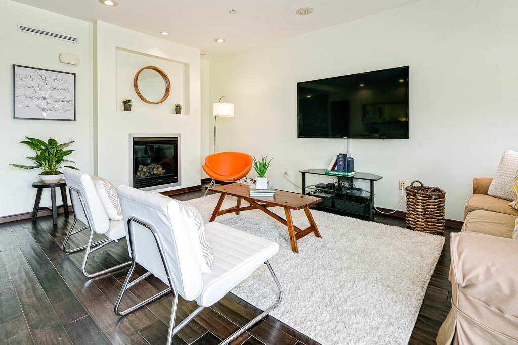 Building Photo - 257 S Hudson Ave