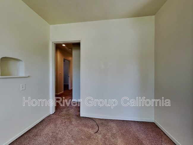 Building Photo - 3887 14th Ave