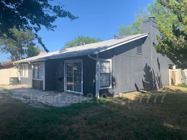 Building Photo - 4961 Champlain Dr