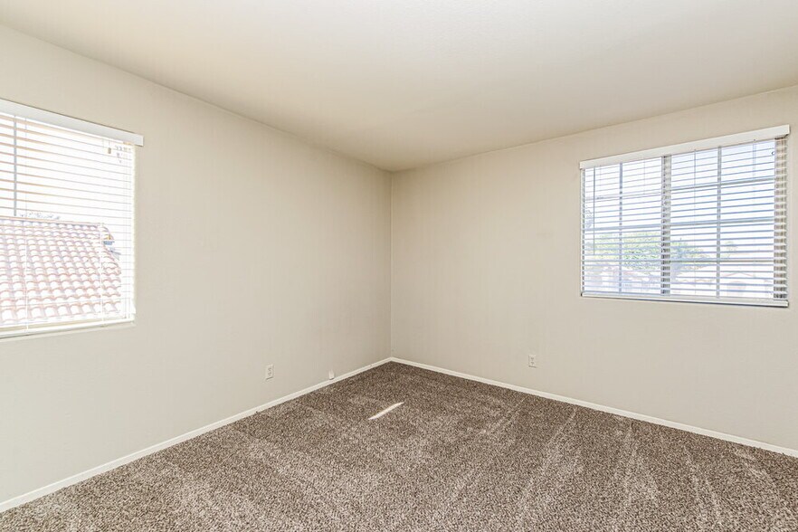 Building Photo - 4616 Reliant