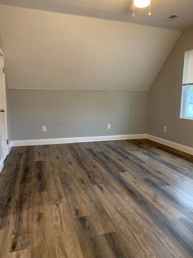 Building Photo - 4172 E Galbraith Rd