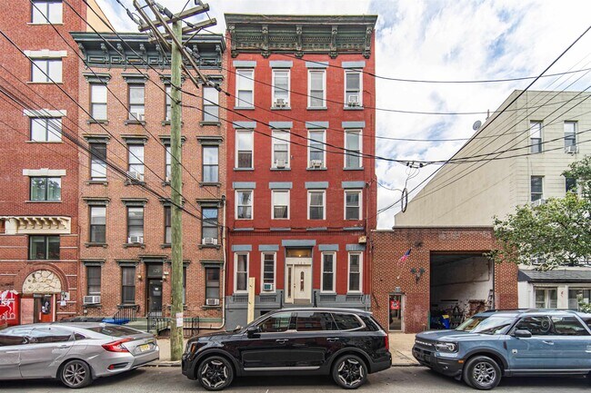 Building Photo - 123 Clinton St