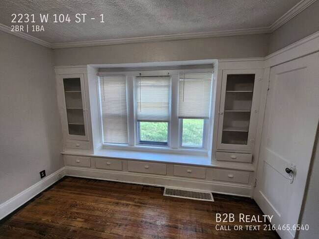 Building Photo - 2231 W 104th St