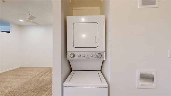 Building Photo - 206 N Main St