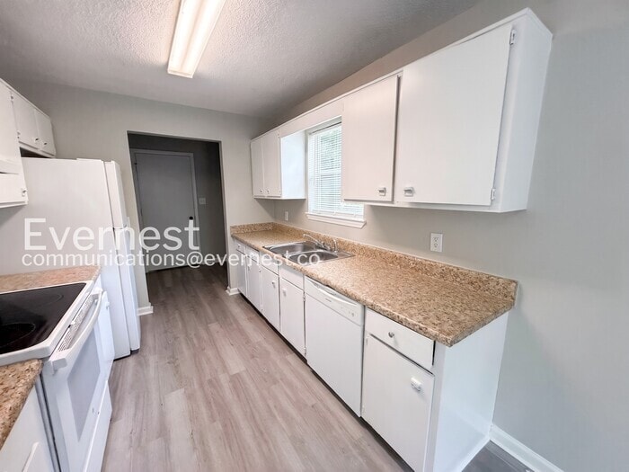 Building Photo - 2201 Pentland Dr