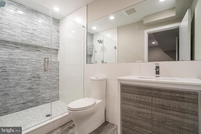 Building Photo - 1701 Bainbridge St