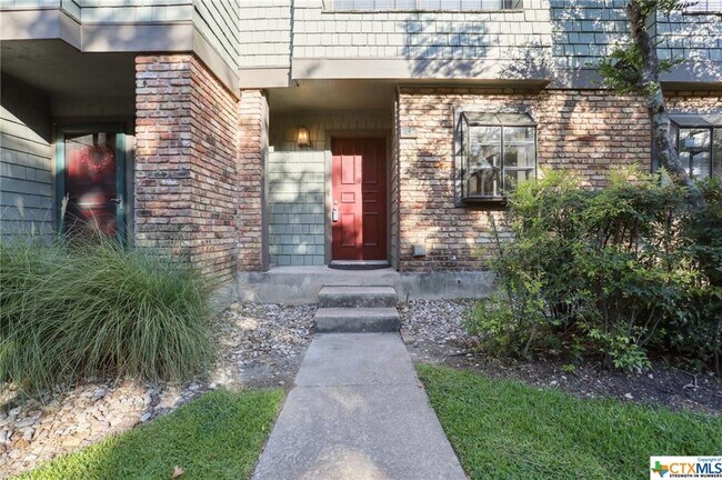 Building Photo - 7122 Wood Hollow Dr