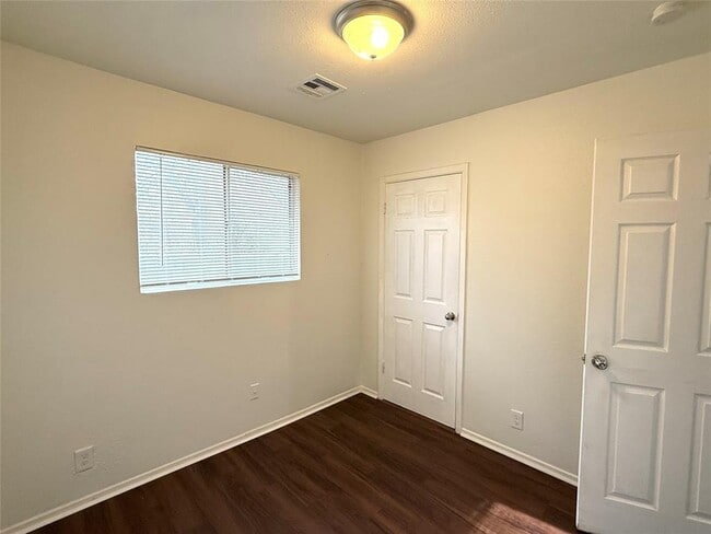 Building Photo - 4407 E Stassney Ln