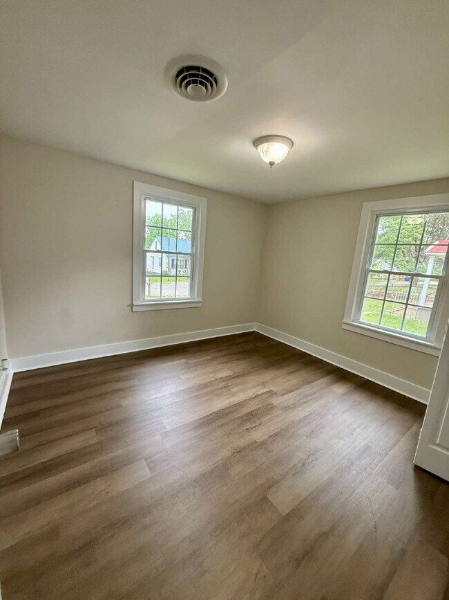 Building Photo - 3 Bedroom / 1 Bathroom Home in Russellville