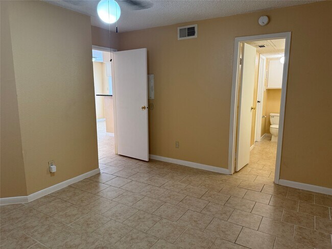 Building Photo - 2750 Holly Hall St