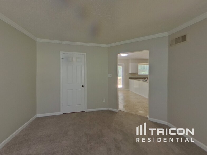 Building Photo - 5242 Selene Dr