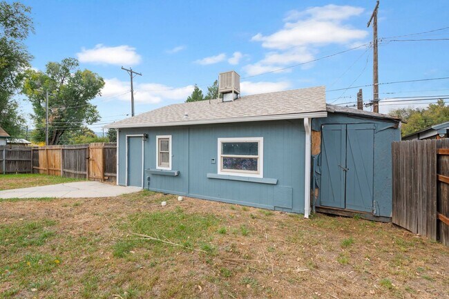 Building Photo - Adorable updated 2bdrm rancher