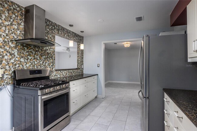 Building Photo - 1421 NW 30th St