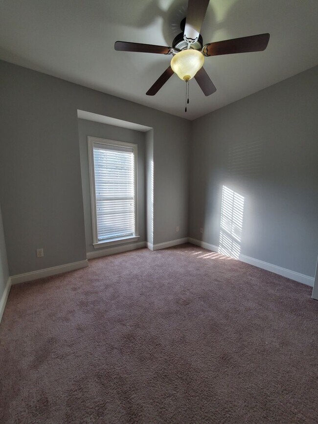 Building Photo - 3847 Napa Dr