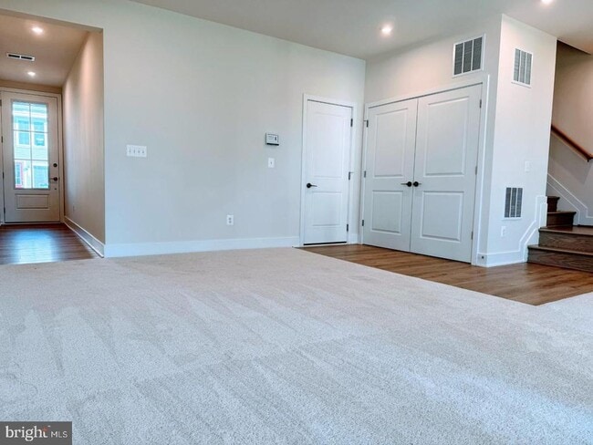 Building Photo - 122 Galaxy Pl