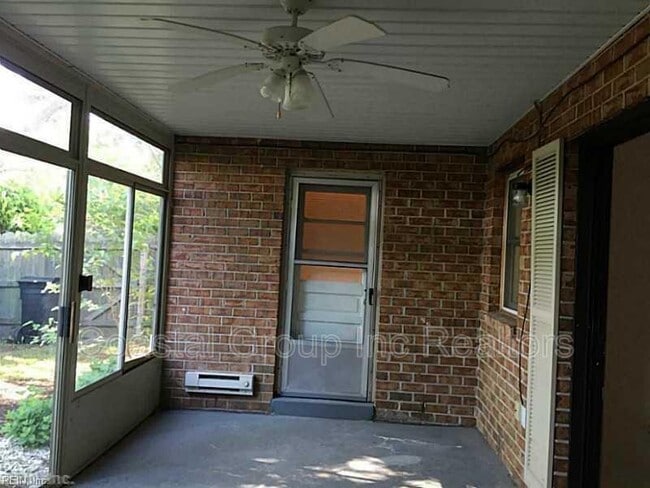 Building Photo - 800 St Denis Ct