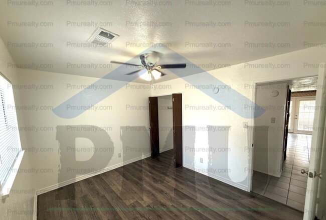 Building Photo - AVAILABLE NOW!!! Lovely 3/2/2 home in Grand Prairie