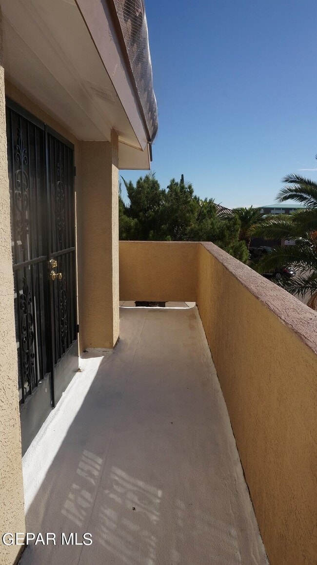 Building Photo - 1801 Garden Gate Way