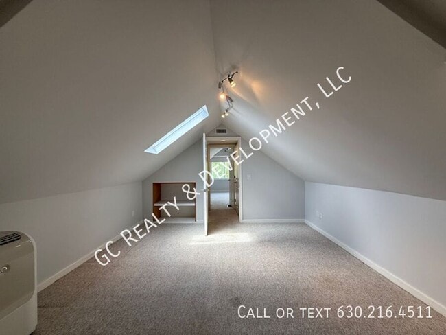 Building Photo - 4120 N Overhill Ave