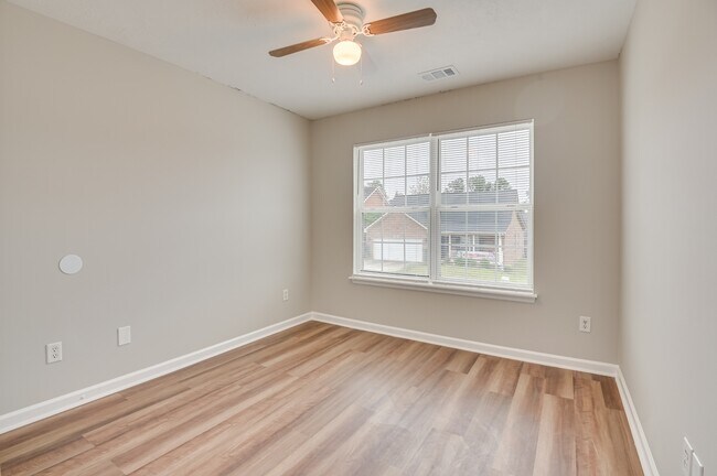 Building Photo - 7640 Pleasantville Way