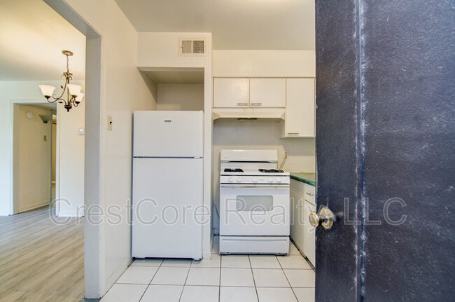 Building Photo - 21 Diana St