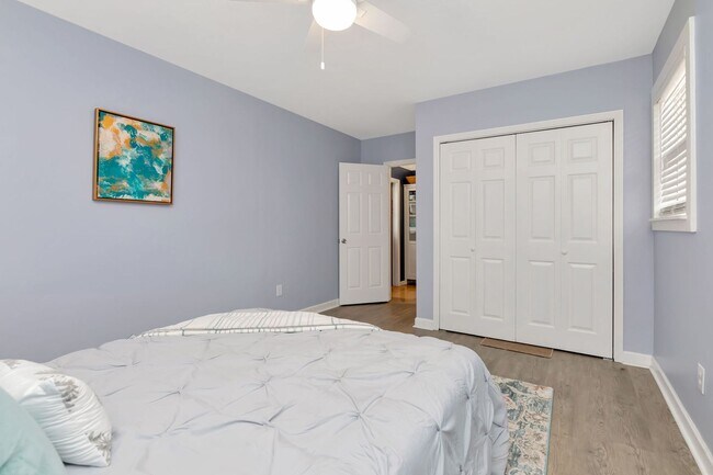 Building Photo - 3 BEDROOM 2 BATHROOM POOL HOME LOCATED IN ST. PETERSBURG