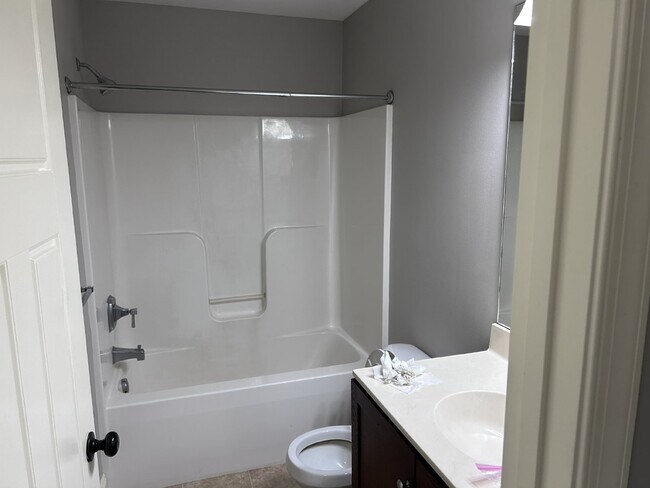Building Photo - 3 Bedroom, 2 1/2 Bathroom Farmington Charm in Forest, VA! Gym and field house included.