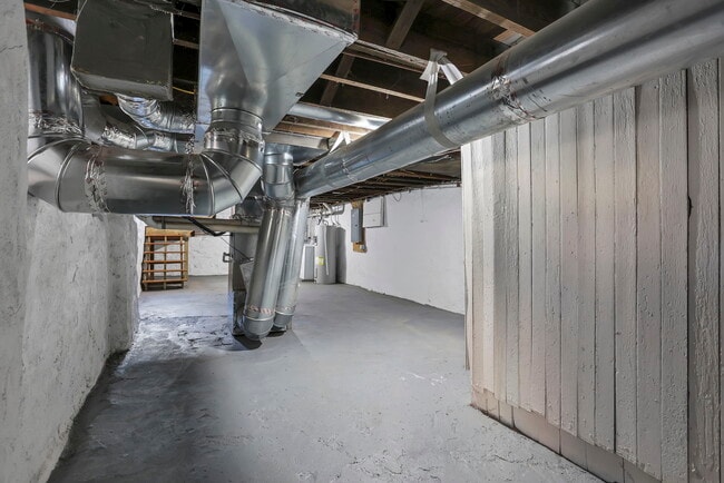 Building Photo - 634 Neil Ave