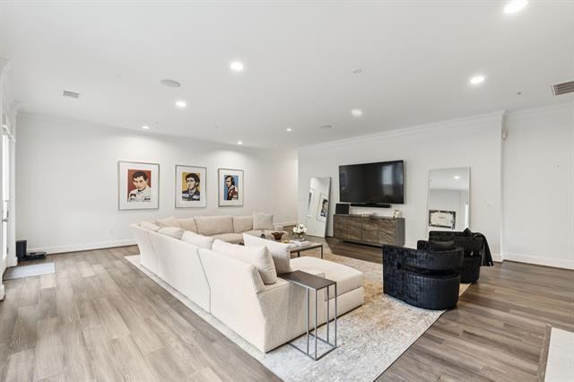 Building Photo - 6605 Bandera Ave