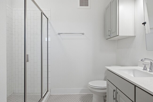 Building Photo - Beautiful 2 bedroom, 2 bathroom home in Gated Sunset Valley Community!!!