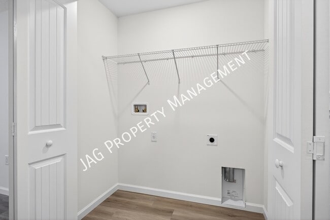 Building Photo - 728 Cornelia Ave SE