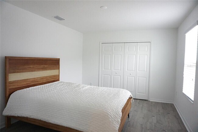 Building Photo - 5732 Newberry Pnes Ave