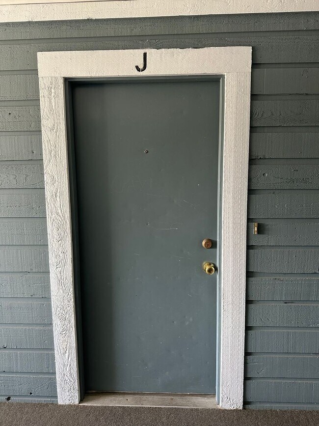 Building Photo - Spacious 4bd/2ba Apartment at Hunters Ridge Condominium