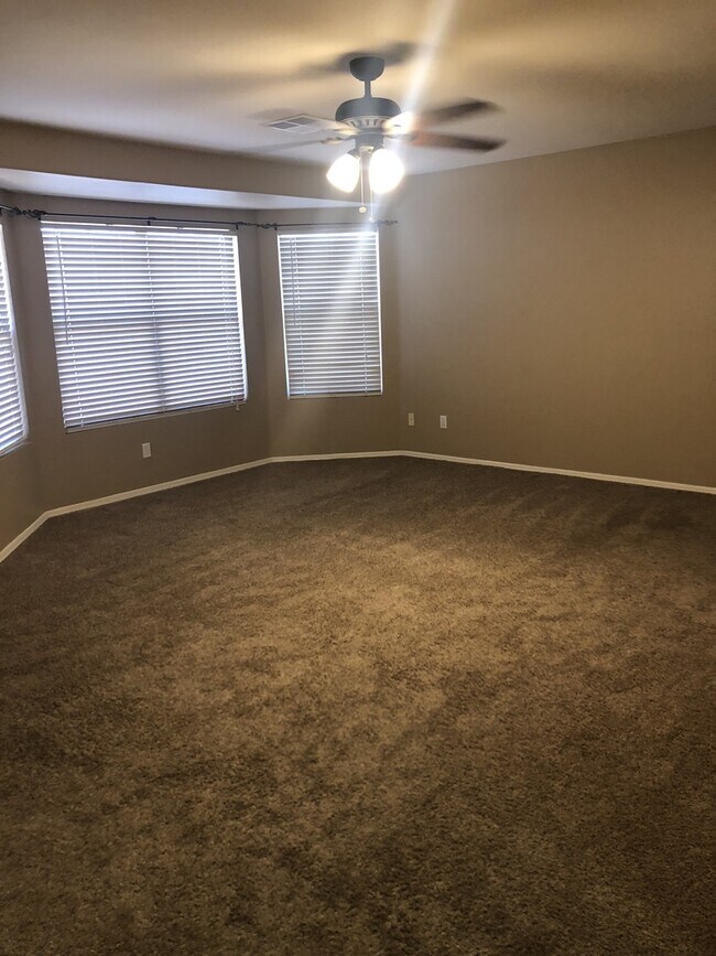 Building Photo - Immaculate 4 BR/ 2.5 Bath  w/ a Pool and Hot Tub in Rita Ranch!