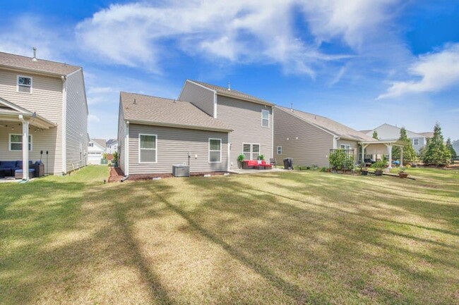 Building Photo - Beautiful Traditional Home with Downstairs...