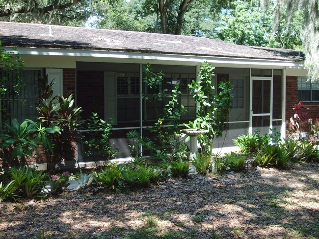 Main House - 11010 Jim John Ln