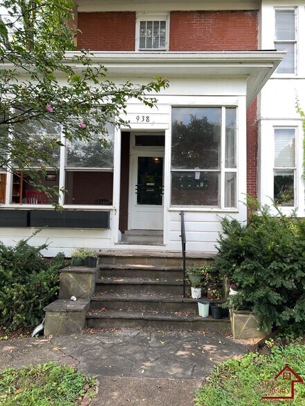 Building Photo - 938 Fortwood St