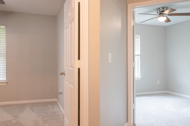 Building Photo - 155 Pine Burr St