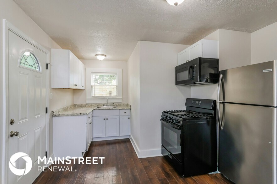 Building Photo - 529 Wainwright Ave