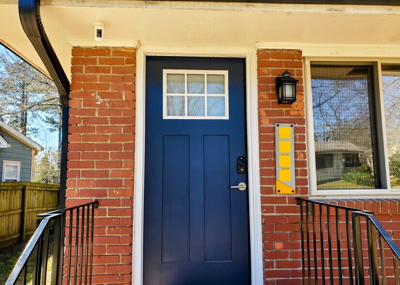 Front door entrance - code entry - 3453 Pierce St