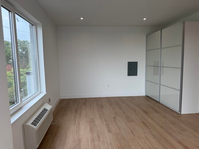 Primary Photo - 3309 LIBERTY Ave